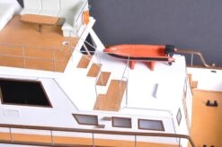 Premium Line - Kymodel Grand Banks 1:20 Scale Motor Yacht -Radio Controlled Model Shop dsc 0348