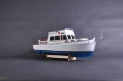 Premium Line - Kymodel Grand Banks 1:20 Scale Motor Yacht -Radio Controlled Model Shop dsc 0366
