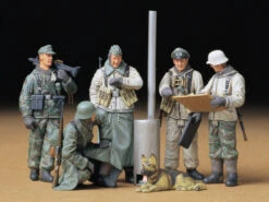 Tamiya 1/35 German Soldiers At Field Briefing 35212